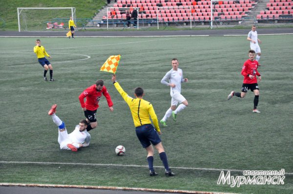 Большой футбол вернулся в Мурманск