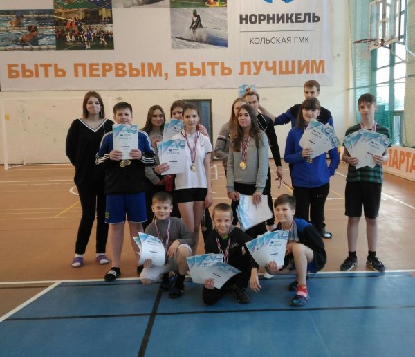 Сильнейшие бадминтонисты Мурманской области встретились в Мончегорске