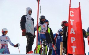 Соревнования по горнолыжному спорту 58 Праздника Севера учащихся