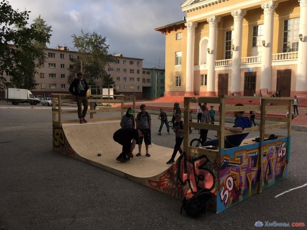 В Кандалакше появилась мини-рампа для тренировок скейтбордистов