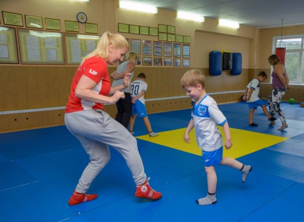 Зарядка со стражем порядка