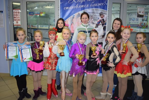 Первенство СШ Кировска по фигурному катанию
