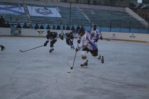 Флотские хоккеисты проводят игры в Мурманской области