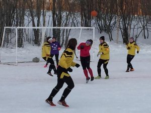 Первые игры зимнего турнира мини-футболу