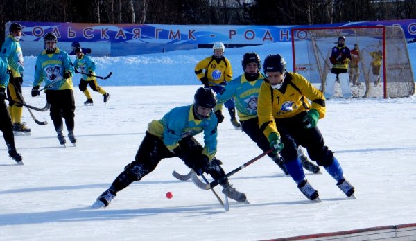 Чемпионат Мончегорска по хоккею с мячом
