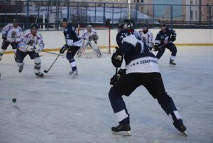 В гарнизонах Мурманской области продолжаются хоккейные баталии