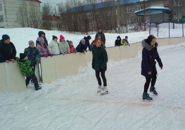 В Умбе прошли конькобежные соревнования «Ледовая эстафета»