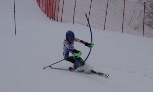 В Апатитах на «Воробьинке» провели соревнования по горным лыжам среди детей