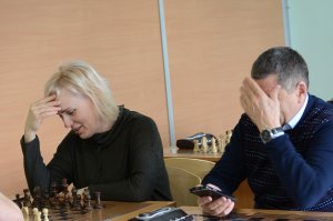 14 шахматных вундеркиндов против гроссмейстера
