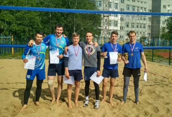 В Апатитах прошел турнир по пляжному волейболу