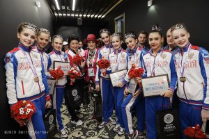 По итогам квалификации, сборная команда России первенствует на домашнем, Чемпионате мира среди юниорок по художественной гимнастике