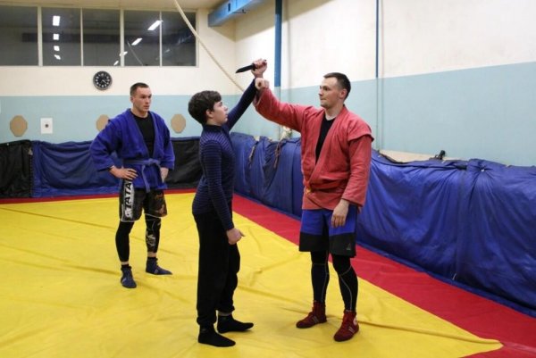 Офицеры «Айсберга» провели для мурманских школьников урок по самбо
