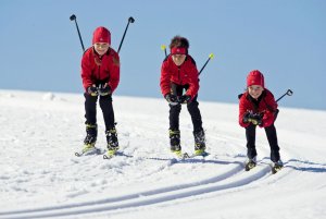 Лыжный спорт для детей: со скольки лет и какая польза.