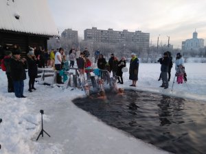 В Мурманске открыли зимний пляжный сезон