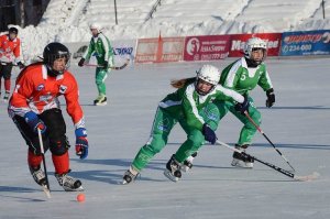 Первые встречи женского Первенства России по хоккею с мячом