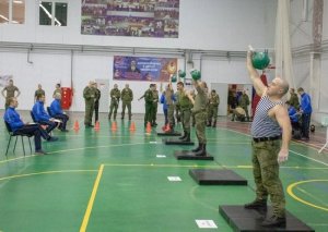 В Североморске прошел чемпионат по армейскому гиревому рывку