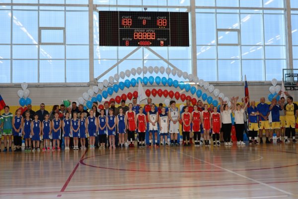 В Полярных Зорях торжественно открыли новый ФОК