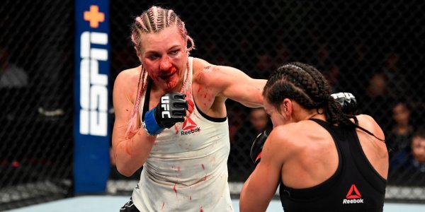 Бой уроженки Мурманска Яны Куницкой в UFC перенесли на 8 августа
