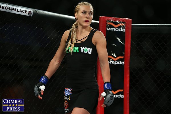 Яна ставит рекорд в UFC