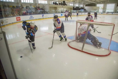 Североморцы сыграли в хоккей с командой Таймыра