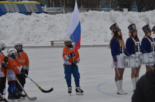 Каникулярный хоккей в Мончегорске